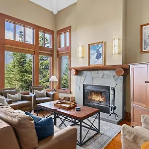  Дом отдыха Taluswood The Heights 18 | Mountainside Townhome W/ Access, Hot Tub, Tranquil Views Канада