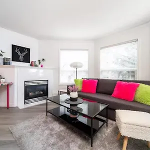  Апарт-отель The Neon Palace - Kingbed - Fireplace - Netflix - Ug Park Канада