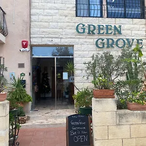 green-grove-guest-house.hotelssaintjulians.com/