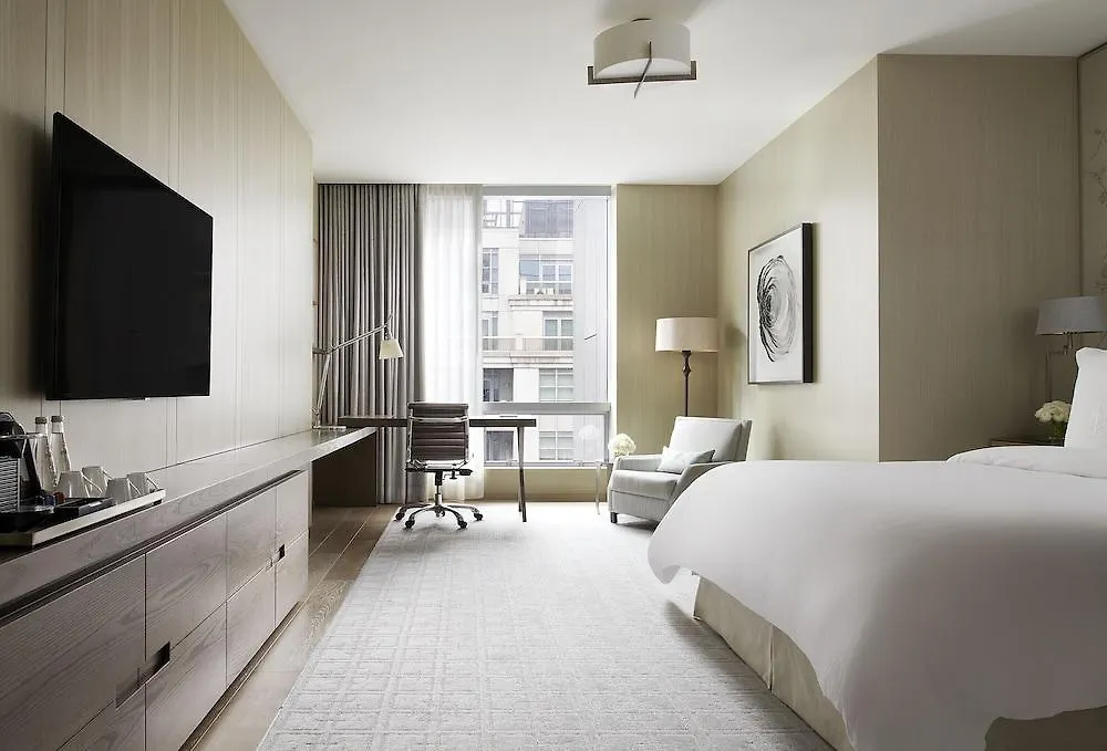 Four Seasons Hotel Toronto 5*,