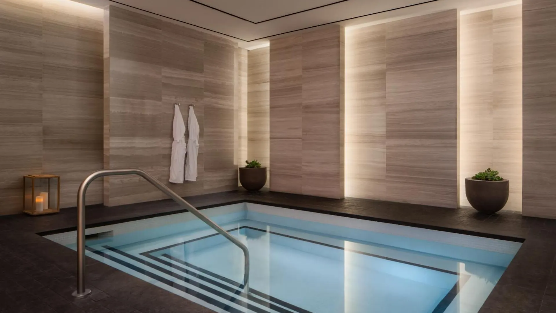 *****  Four Seasons Hotel Toronto Canada
